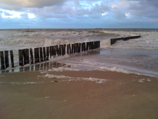 Zee van Cadzand met golfbrekers