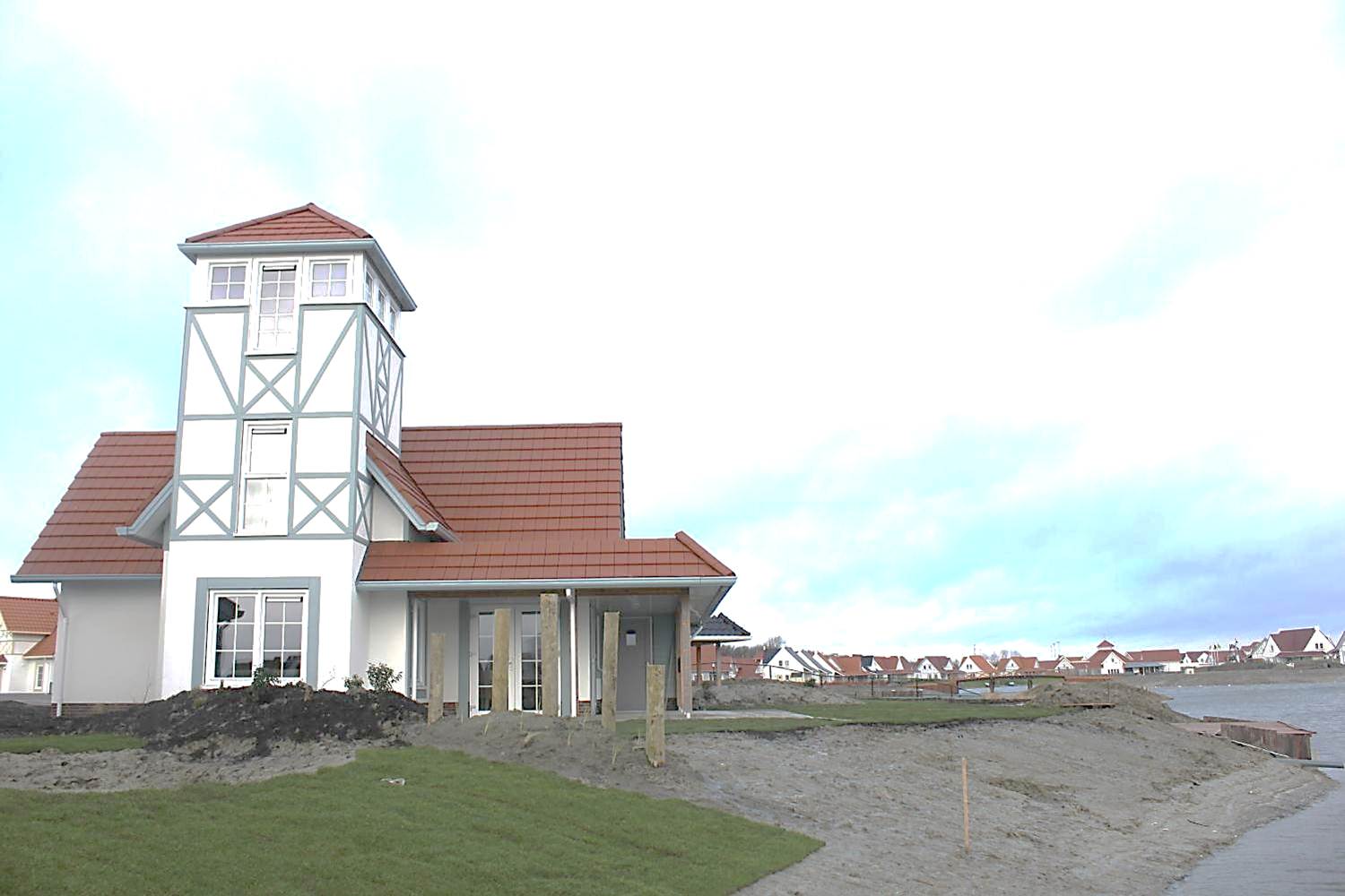 vakantiehuis cadzand-bad zijkant met tuin aan water